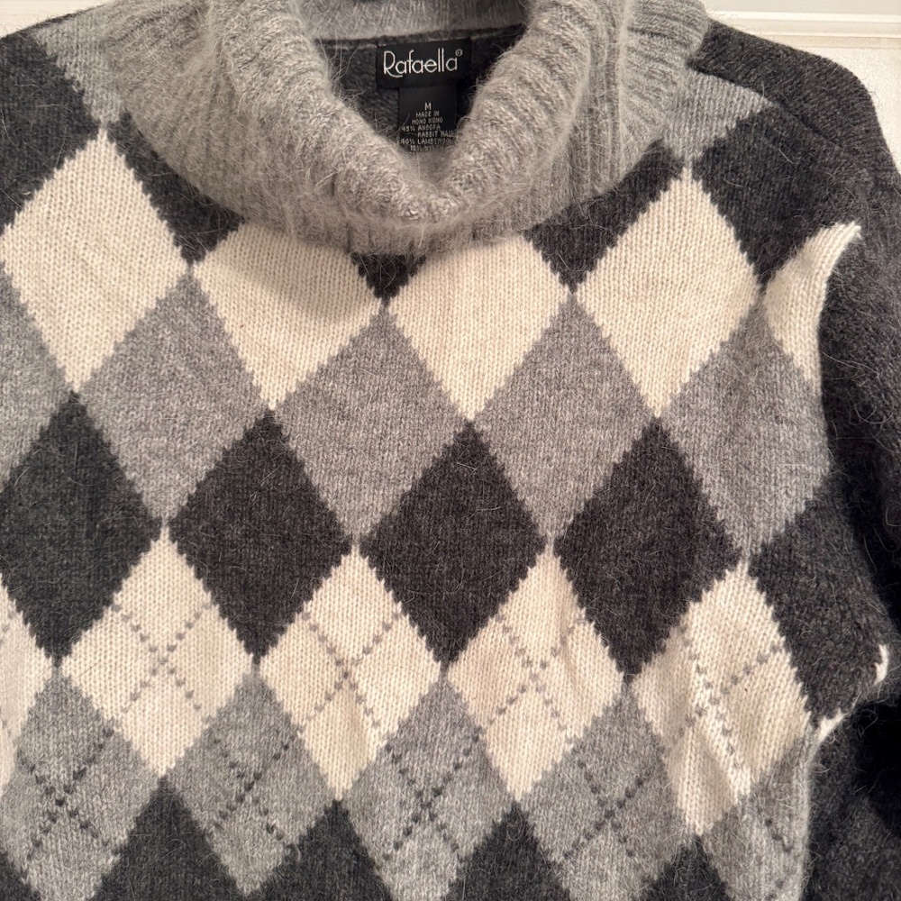 Angora rabbit hair wool and lambs wool turtleneck sweater/pullover. Size: M